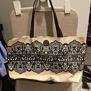 Tory Burch- 
White Coat Canvas Black Lace Print Tote